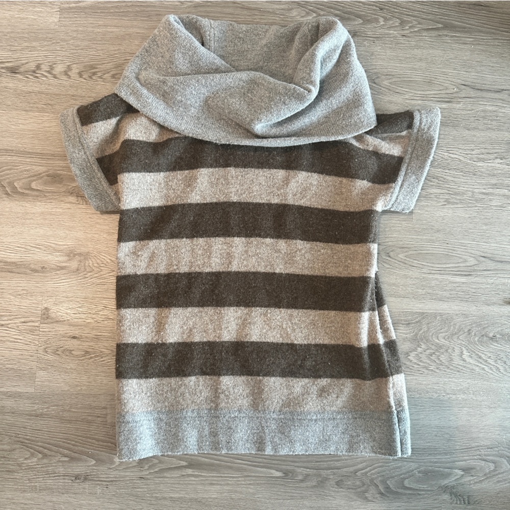 Gap Gray Striped Cowl Neck Short Sleeve Lambs Wool Sweater - Size Medium